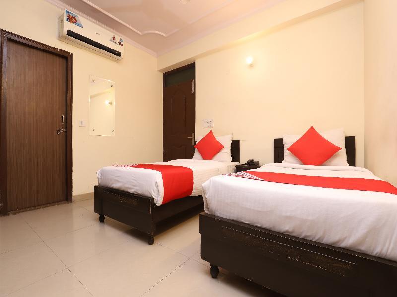 Oyo 28126 Charanpahari Hotel New Delhi Exterior photo