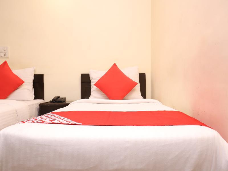 Oyo 28126 Charanpahari Hotel New Delhi Exterior photo